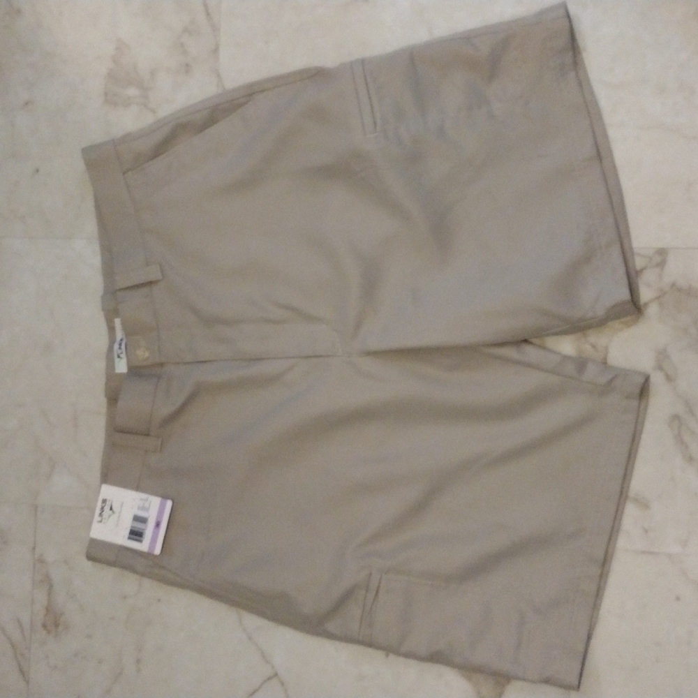 Links Edition performance golf apparel shorts.